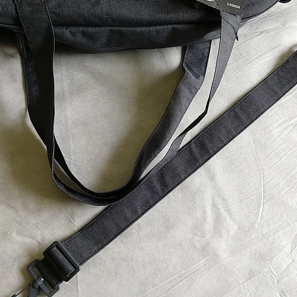 Nike Duffle Bag - Picture 2 of 7